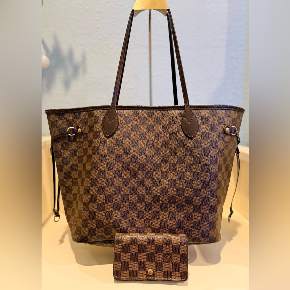 Authentic Louis Vuitton Damier Neverfull MM